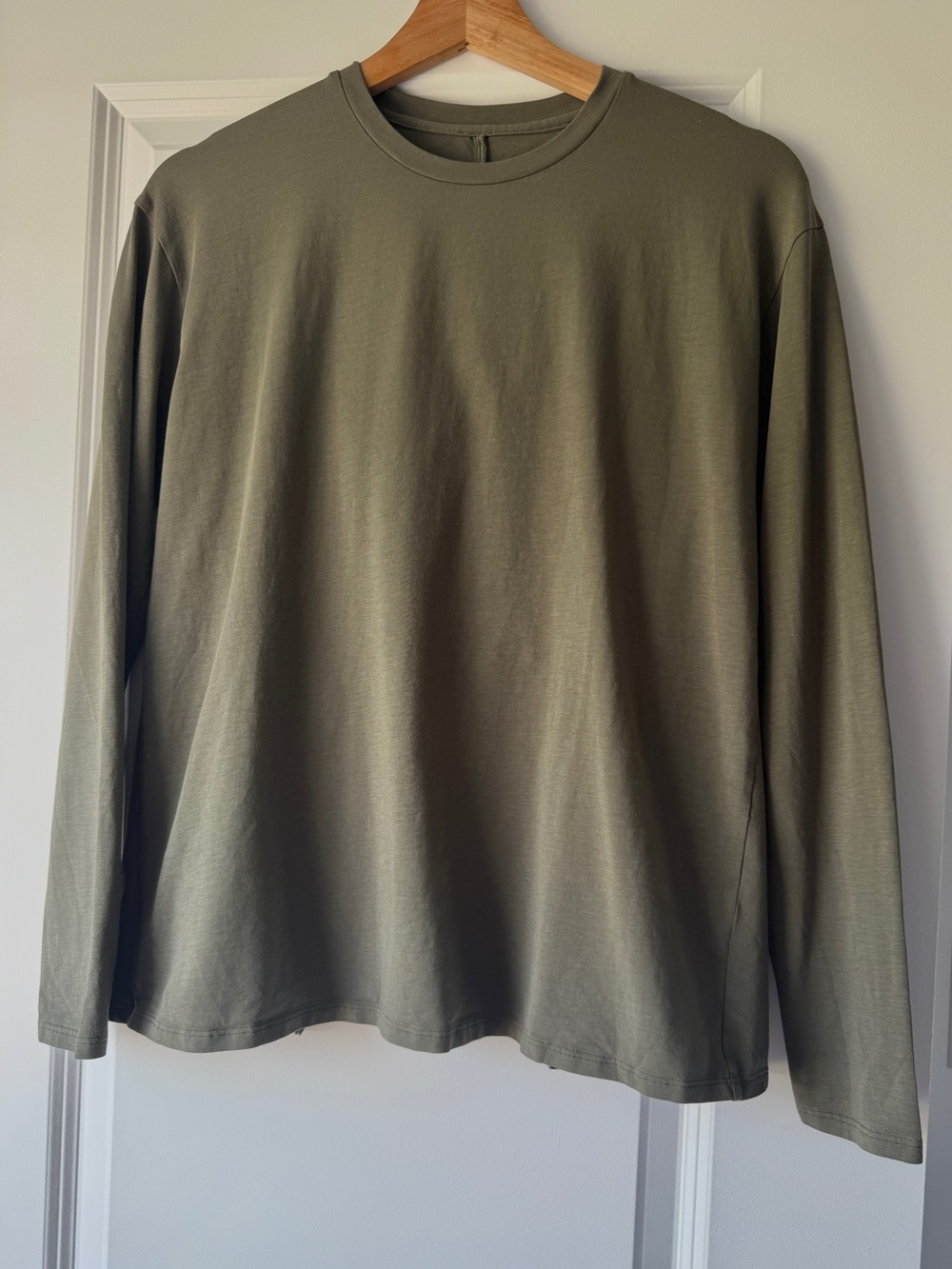 Lululemon Women's Long Sleeve Crewneck Twist back Shirt - Olive